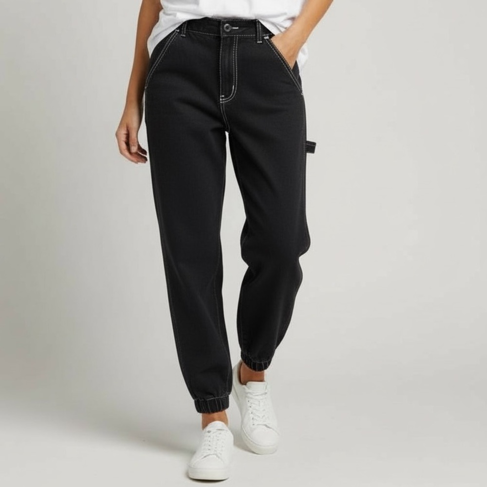 Gap Women’s Black Contrast White Stitching CarpenterJogger Pants. Size 8P